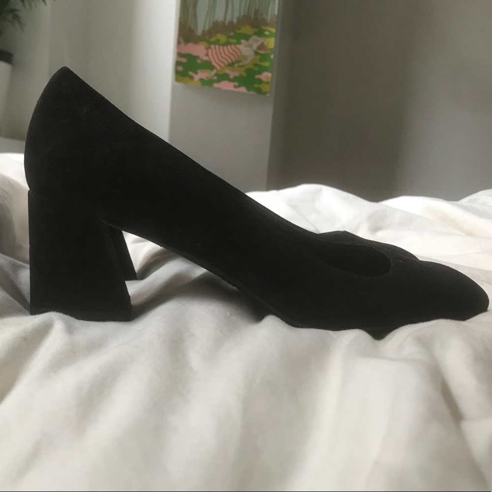 Stuart Weitzman Mary Suede Pump Black - size 9